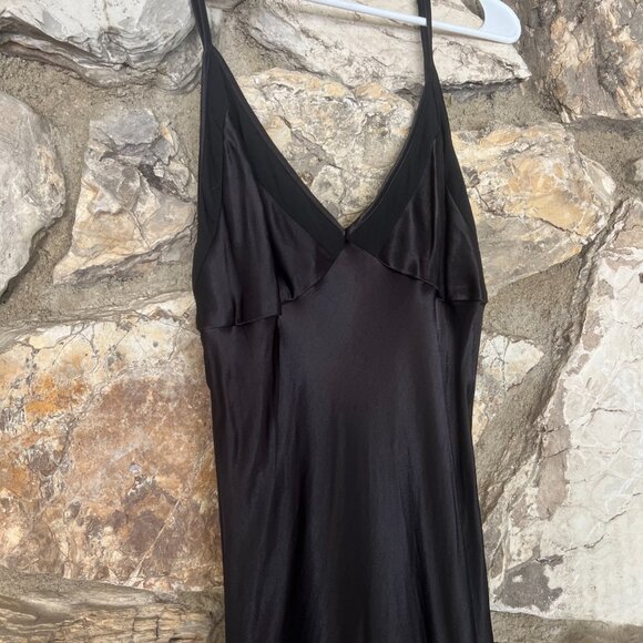 Evelyn Iridescent Satin Maxi Dress with train - Picture 5 of 10